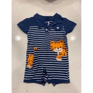 Tiger short sleeve 3 button polo